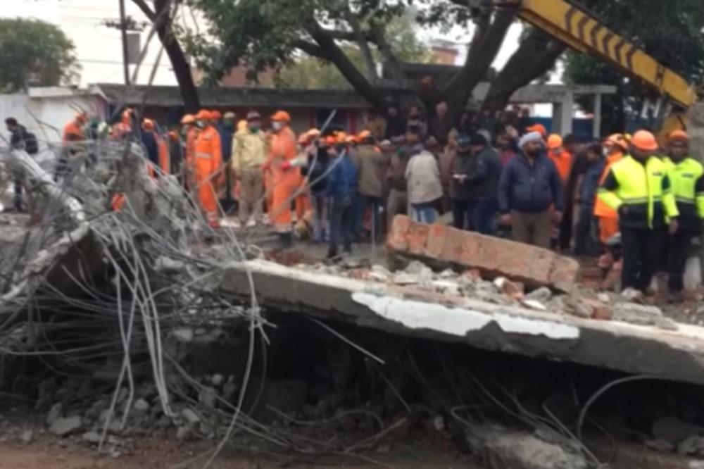 OGROMNA NESREĆA U INDIJI: 20 ljudi stradalo kad se srušio krov zgrade za kremacije! Pogledajte! (VIDEO)