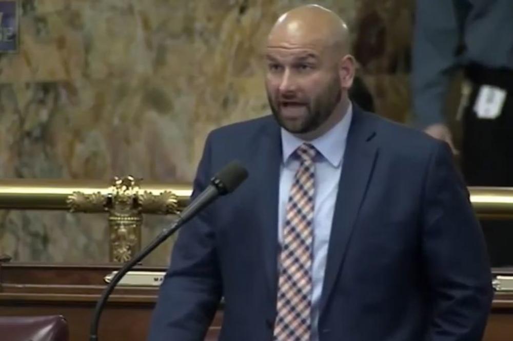 UMRO MAJK RIS! Američki kongresmen doživeo JAK MOŽDANI UDAR, u decembru je dobio KORONU, imao je samo 42 godine!