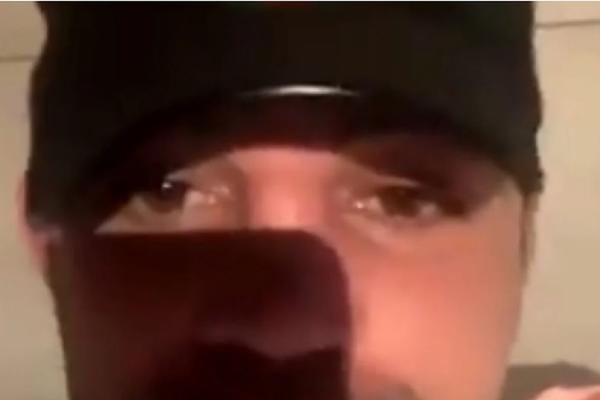 JEZIVE SCENE U KUĆI MMA BORCA, OBLIVEN KRVLJU SLAVI: Pomozite ovom čoveku! Potpuno je izgubio razum! (VIDEO)