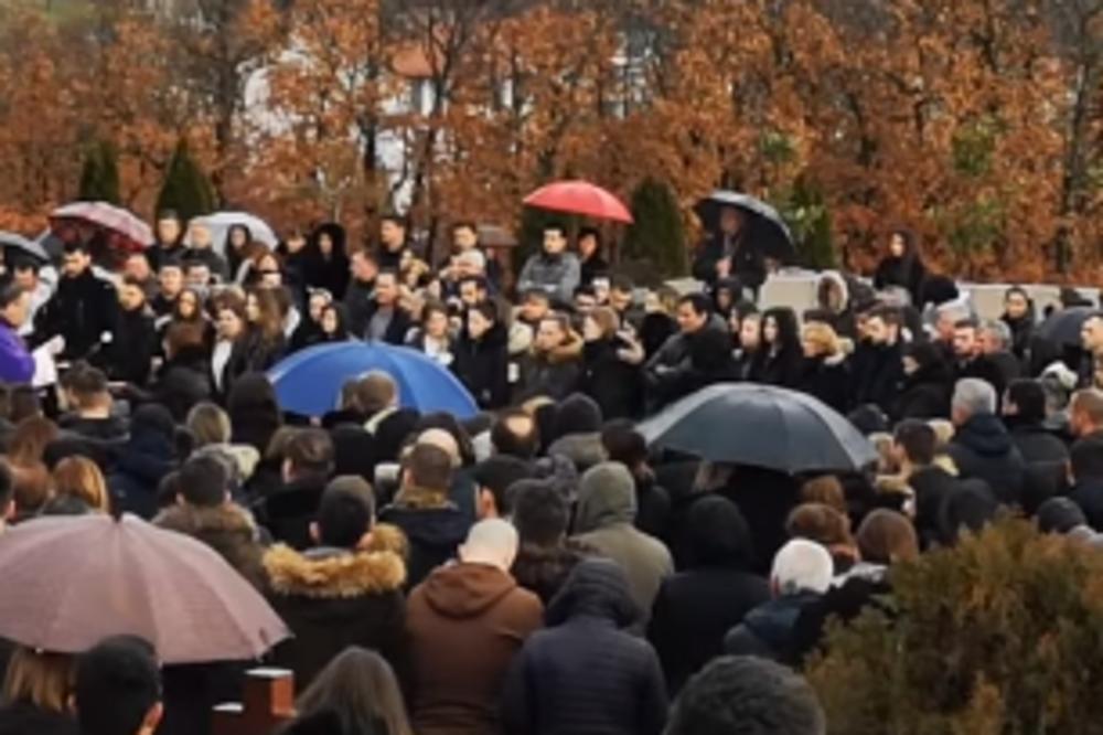 SRCE DA PREPUKNE, BISKUP USRED GOVORA ZA ŠESTORO MLADIH, OSTAO NEM: Ova patnja je prevelika...