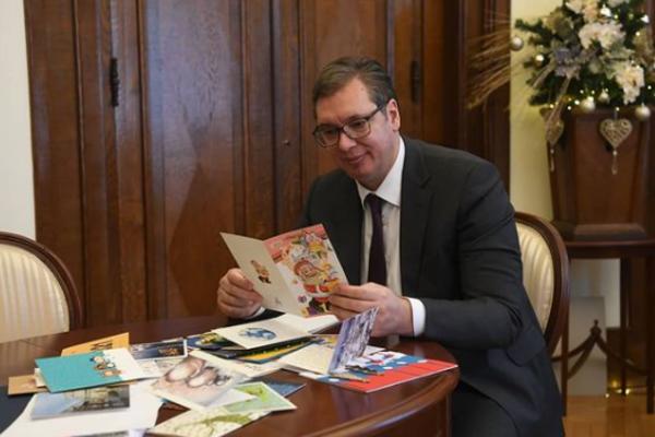 VUČIĆ SE ZAHVALIO NA NOVOGODIŠNJIM ČESTITKAMA: Sanjajte velike snove, predsednik uzvratio LEPIM REČIMA (FOTO)