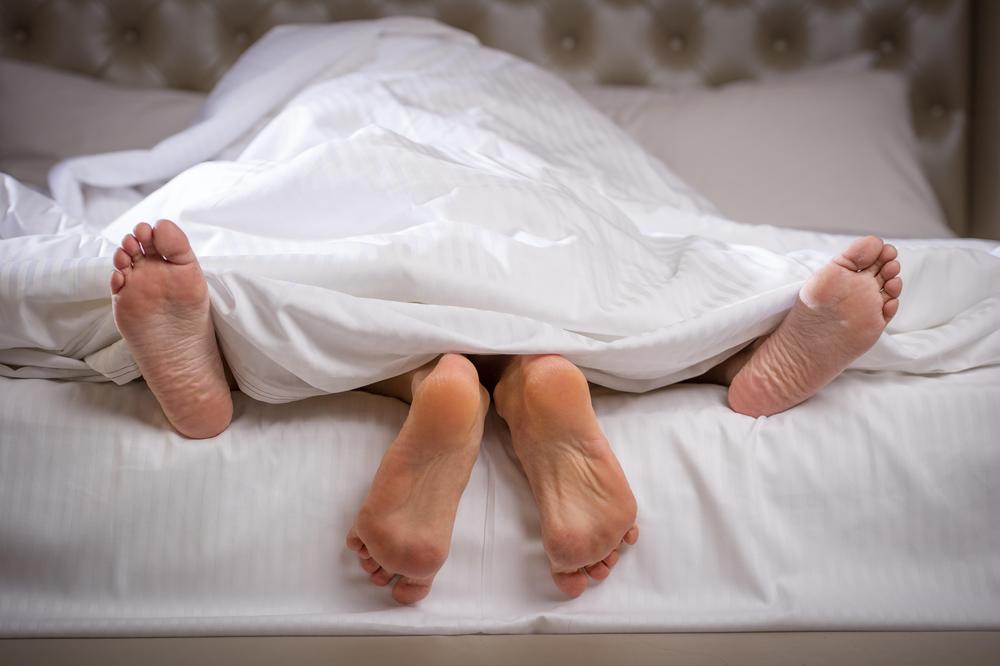 MLADIĆ (19) U TAJNOSTI POLNO OPŠTI SA ŠEFICOM (46): Ali javio se jedan veliki PROBLEM!