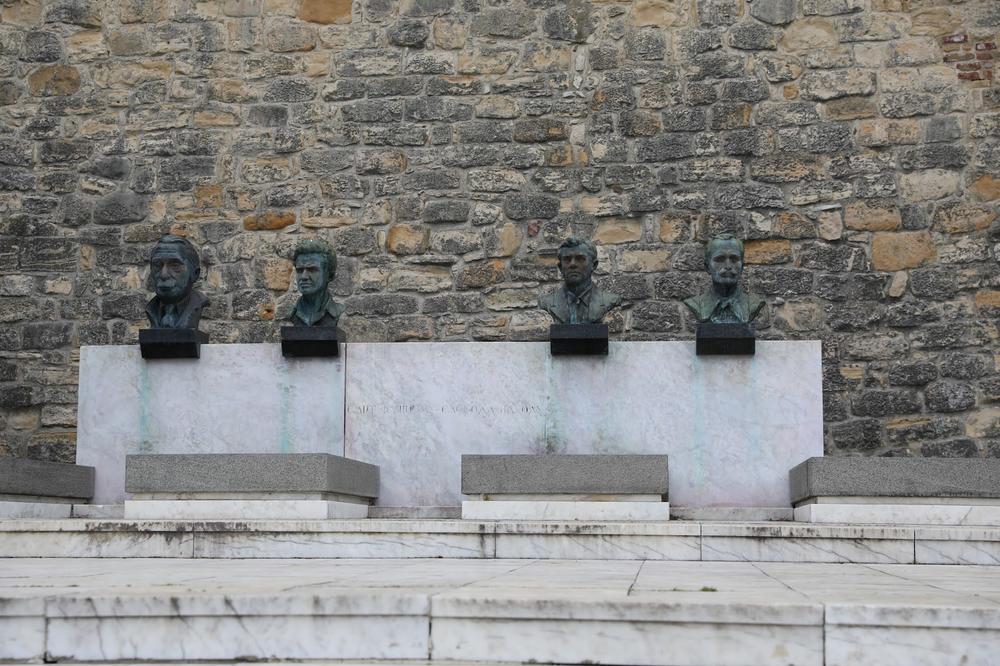 PRVI PUT IH VIDIMO, KO SU TI? Pored Grobnice narodnih heroja smo pitali ljude DA LI ZNAJU KO SU NJIH ČETVORICA, šou