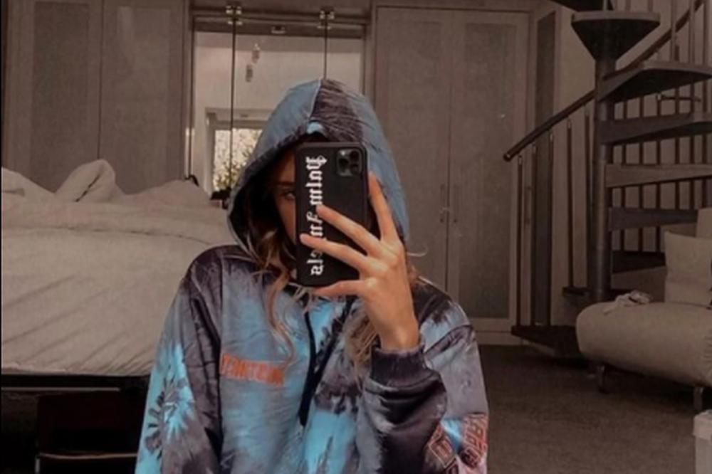 ĆERKA IKONE JUNAJTEDA PRIREDILA TAJNU ZABAVU SA GOLIŠAVIM DRUGARICAMA! Šok i bes javnosti u Engleskoj! (FOTO)