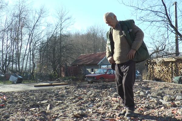 NAJTEŽA PRIČA U SRBIJI: Porodica Veličić Božić dočekuje sa SUZAMA U OČIMA, pre mesec dana ceo život im se SRUŠIO!