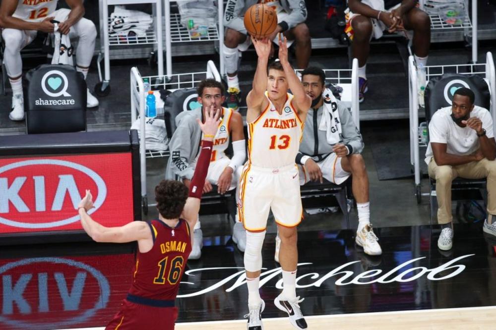 BOGDANOVIĆ SE OGLASIO POSLE POVREDE: Citirao je ženu koja je bila silovana kao dete i prinuđena na prostituciju!