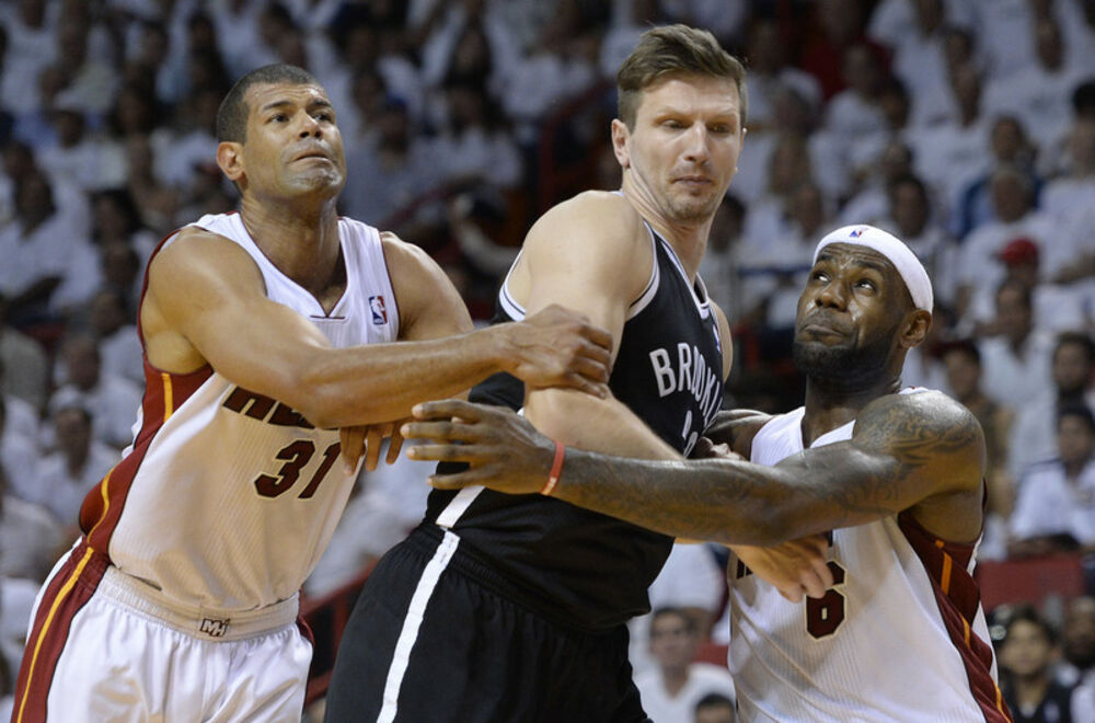 Mirza Teletović, Lebron Džejms