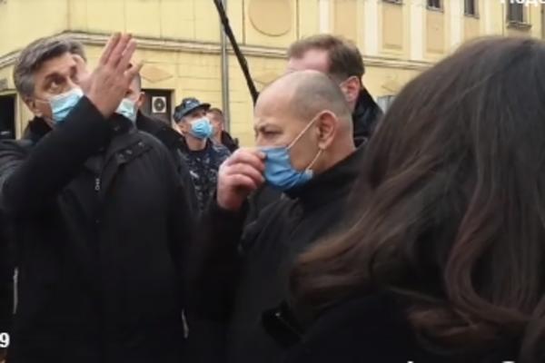 PREMIJER PLENKOVIĆ I ŠEF ŠTABA ŠETALI PETRINJOM KADA IH JE ZAUSTAVILA ŽENA: Ovo ih je pitala bez pardona! (VIDEO)