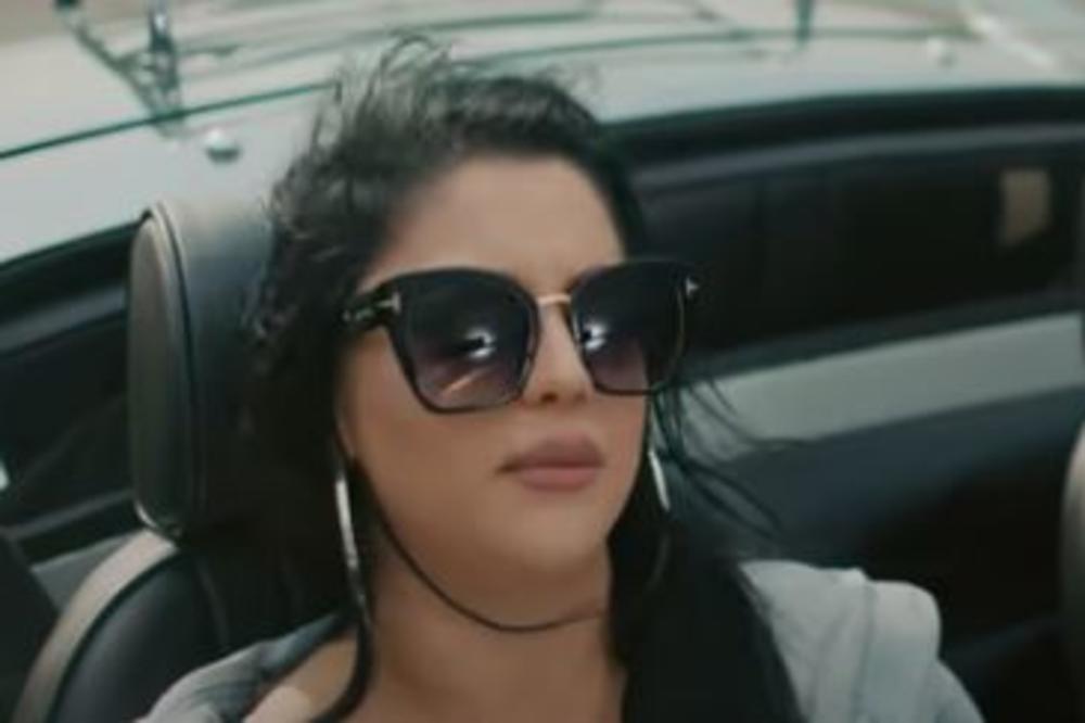 HVALA BOGU PA NE MORAM DA NOSIM FEJK ODEĆU! Pevačica oplela po KOLEGAMA: Mora da se zna ko nosi original!