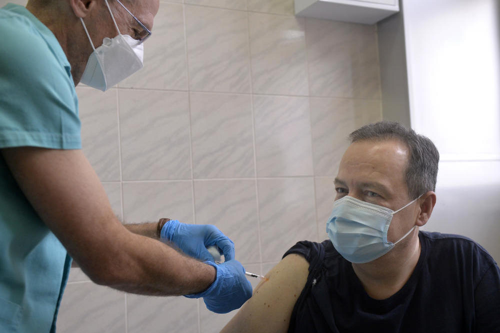 DAČIĆ PRIMIO RUSKU VAKCINU PA SE NAŠALIO: Pročitajte POSLEDNJU REČENICU u ovom tekstu!