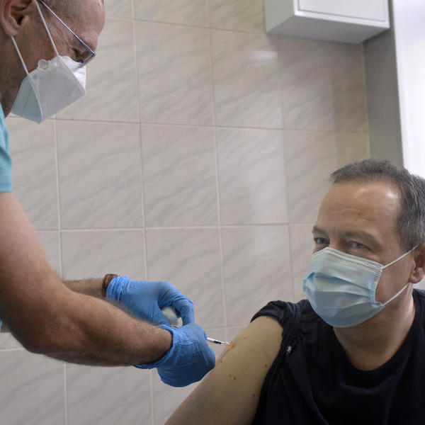DAČIĆ PRIMIO RUSKU VAKCINU PA SE NAŠALIO: Pročitajte POSLEDNJU REČENICU u ovom tekstu!