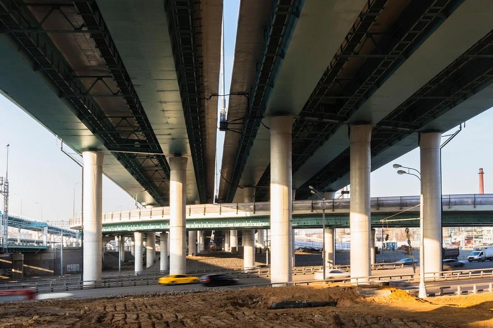 STRAŠNA TRAGEDIJA! Majka izgubila posao zbog korone, pa SA BEBOM U NARUČJU SKOČILA SA NADVOŽNJAKA! Mrtvi su oboje!