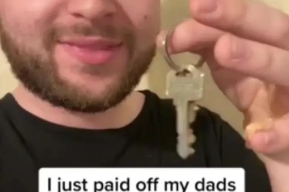 SNIMAK KOJI JE RASPLAKAO SVET! Sin je otplatio ocu hipoteku za kuću, a evo kako mu je dao KLJUČEVE! (VIDEO)