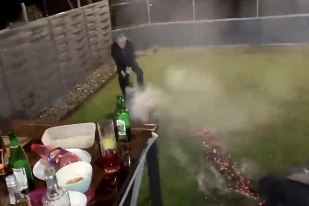 STRAŠAN SNIMAK KRUŽI INTERNETOM! Čovek je pao na roštilj, PRIJATELJ JE JEDVA USPEO DA MU POMOGNE! (VIDEO)