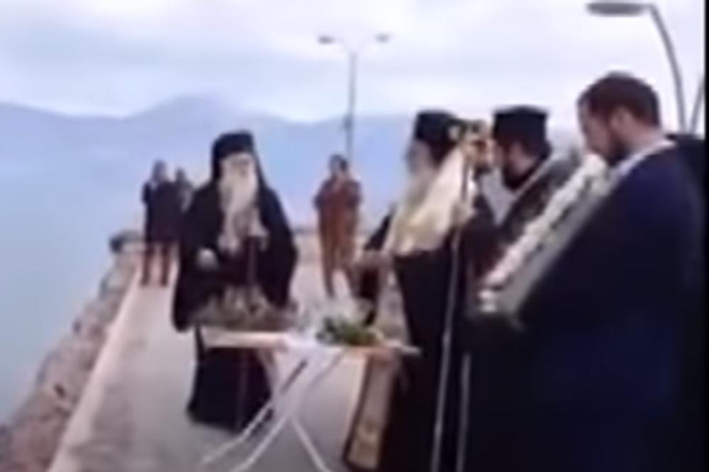 MITROPOLIT KAŽNJEN ZBOG PLIVANJA ZA SVETI KRST: A tek šta se vernicima desilo! (VIDEO)