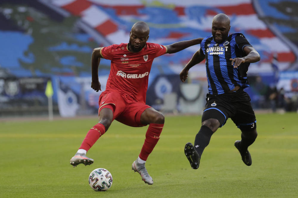 DOŠAO NA TRENING U DRESU NAJVEĆEG RIVALA I NAPRAVIO HAOS: Zamalo tuča sa obezbeđenjem! Ovakav potez nije još viđen!