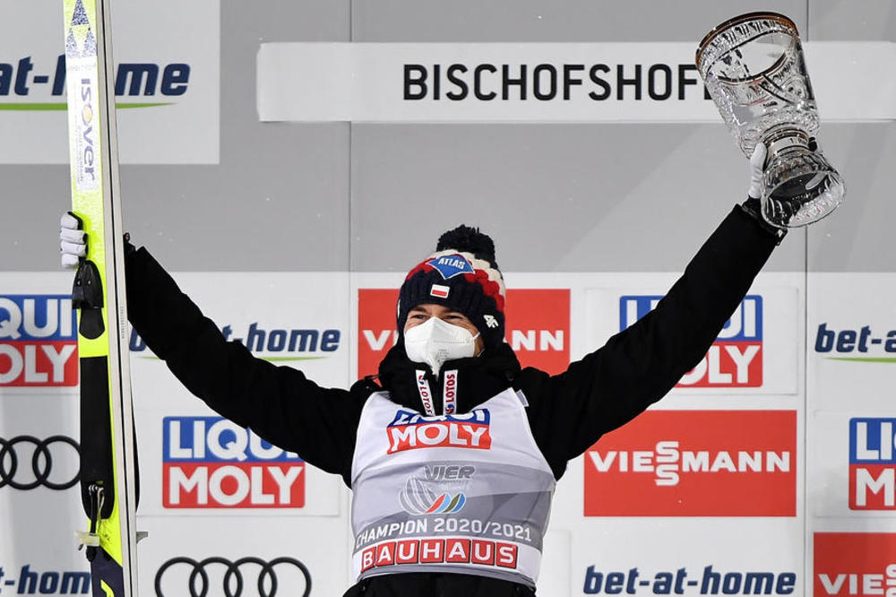 NEBESKI LETAČ JE UZEO SVOJU KRUNU NAZAD: Kamil Stoh osvojio Četiri skakaonice po treći put u karijeri!