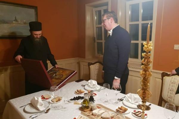 SREĆNO BADNJE VEČE: Vučić sa Hilandara poslao čestitku građanima Srbije!