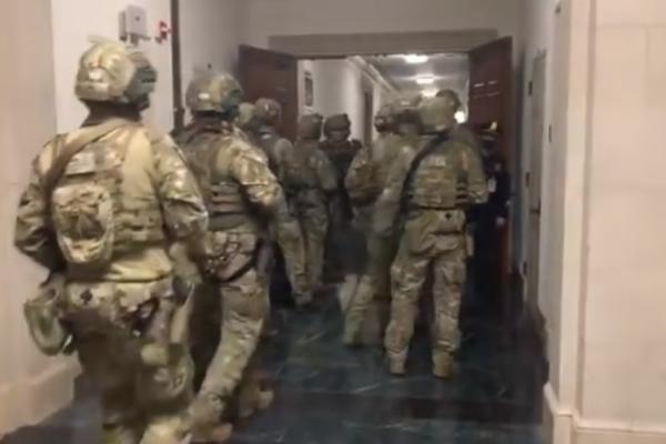 TOTALNI HAOS: Isplivali novi detalji ludnice u Vašingtonu, oglasio se glavni lekar!