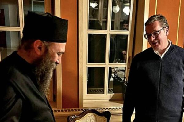 SA SVETE GORE: Predsednik Vučić iz Hilandara čestitao Božić!