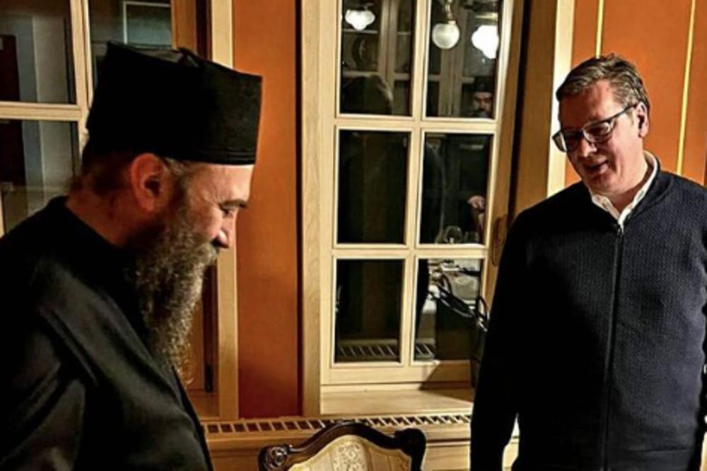 SA SVETE GORE: Predsednik Vučić iz Hilandara čestitao Božić!