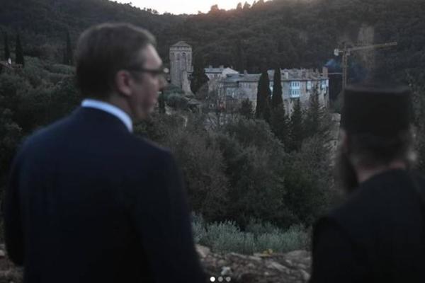 VUČIĆEVA PORUKA ZA BOŽIĆ: Ujedinjeni za snažniju Srbiju i očuvanje nacionalnih interesa