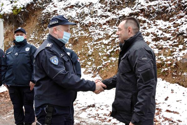 HRISTOS SE RODI: Ministar Vulin čestitao svim Srbima Božić i poželeo im stabilnu i snažnu Srbiju