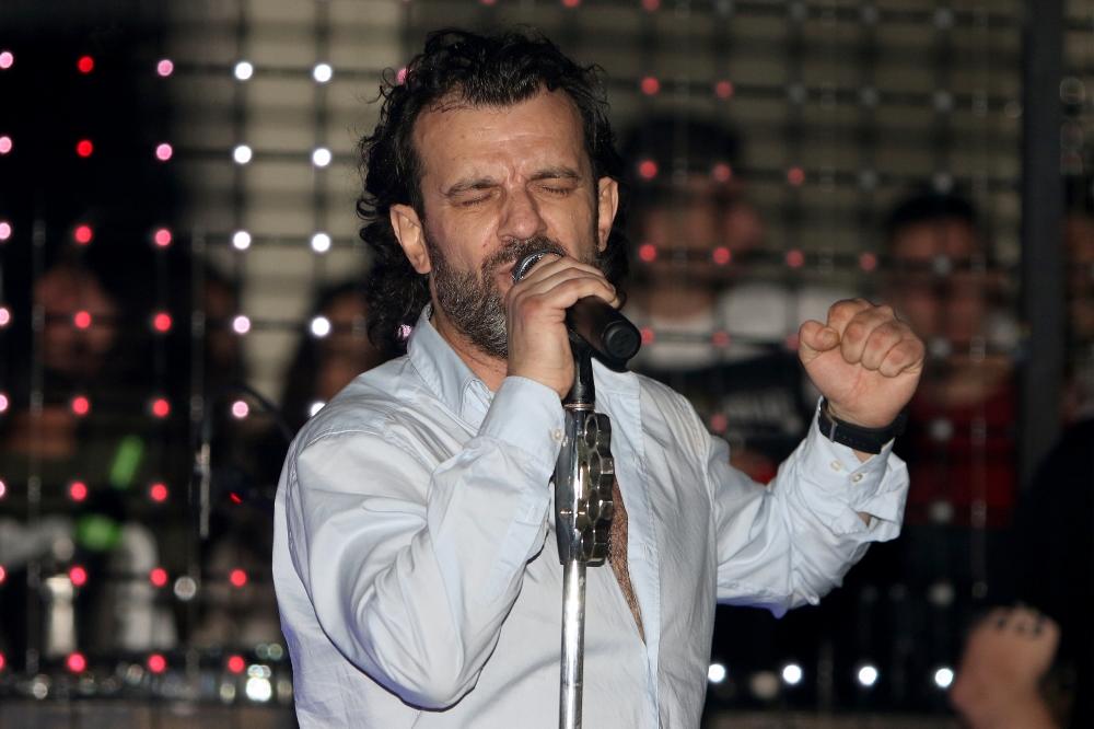 "DEVOJKA JE IŠLA SVAKI DAN NA GROBLJE"! Najtužnija balada Ace Lukasa posvećena je JEDNOJ OSOBI, TRAGIČAN KRAJ!