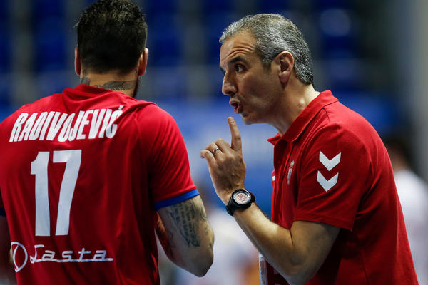 MORAO DA MENJA SPISAK: Toni Đerona promenio igrače za novu akciju reprezentacije Srbije!