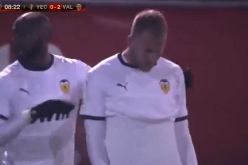 RAAAČIIIĆ! PROJEKTIL ZEMLJA - ZEMLJA! Golman nije ni video kuda je prošla lopta posle topovskog šuta Srbina!