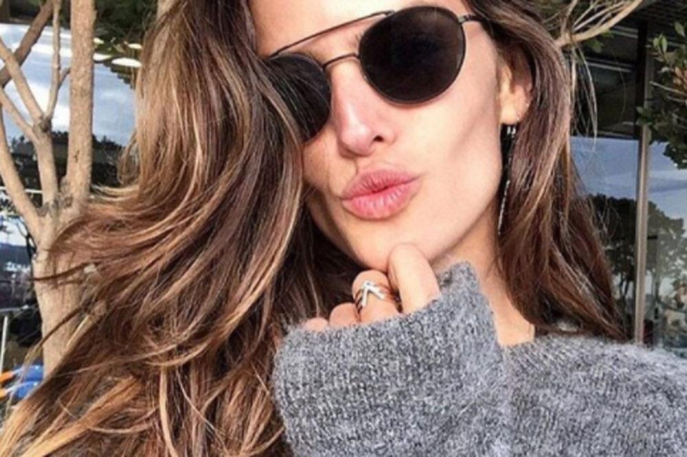 ONA IMA NAJBOLJE TELO NA SVETU: Sve je do perfekcije, a kada vidite DUŽINU njenih nogu pašćete u nesvest! (FOTO)