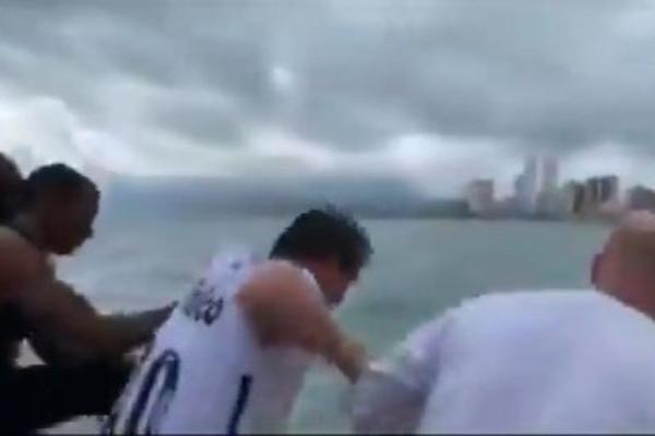 SNIMAK KOJI JE OBIŠAO SVET: Ljudi gledaju i ne veruju šta je uradio predsednik Brazila! (VIDEO)