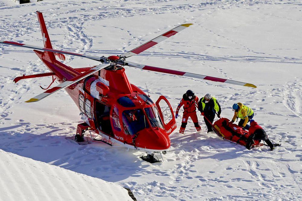 NOVI STRAVIČAN PAD U ADELBODENU: Skijaš pao direktno na glavu, helikopterom ga HITNO prevezli u bolnicu! (VIDEO)