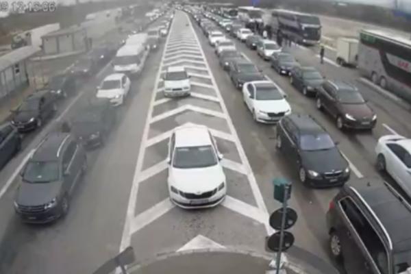 NA GRANICAMA JE HAOS! Gastarbajteri navalili, najgore je na ulazu u Srbiju iz Severne Makedonije, ČEKA SE SATIMA