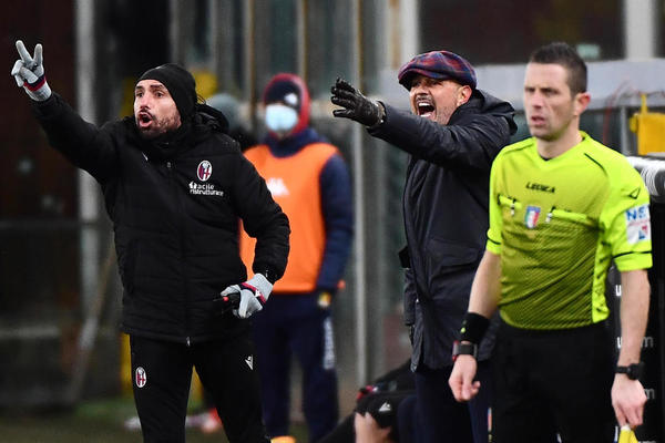 MIHA PRESUDIO MIHI: Siniša za poraz okrivio njivu od terena! Milan sve rešio, pa je Ibra pušten da oseti teren!