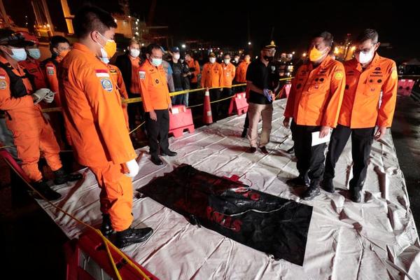 VEST O PADU AVIONA STIGLA DOK SU ROĐACI ČEKALI PUTNIKE SA LETA: Otac očajan, više neće videti najmilije!