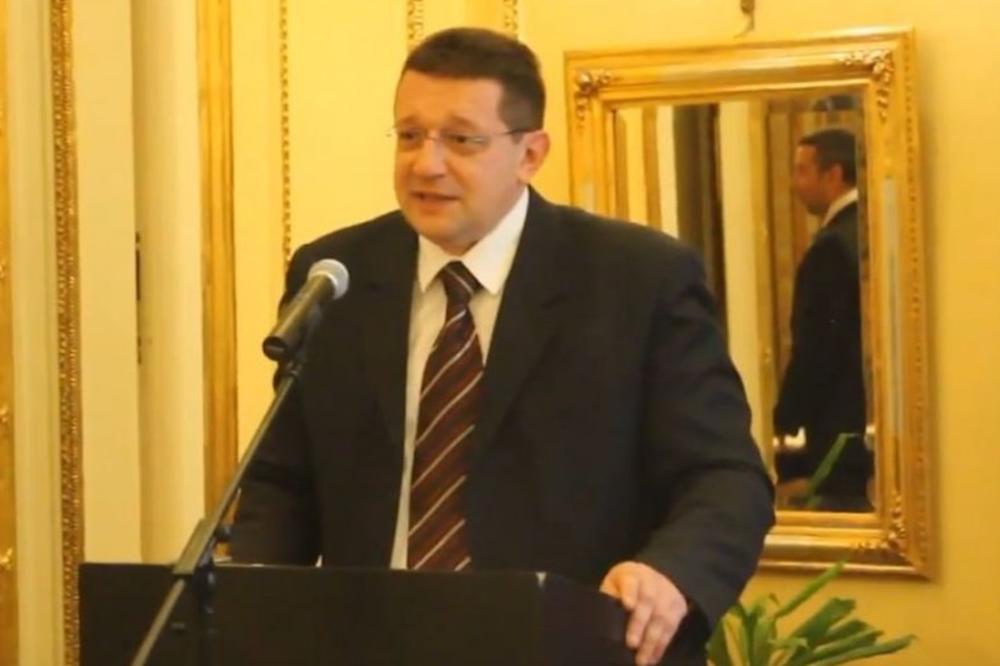 PREDRAGA MARIĆA PRIKAČILI NA RESPIRATOR! Bori se sa opakim virusom od decembra