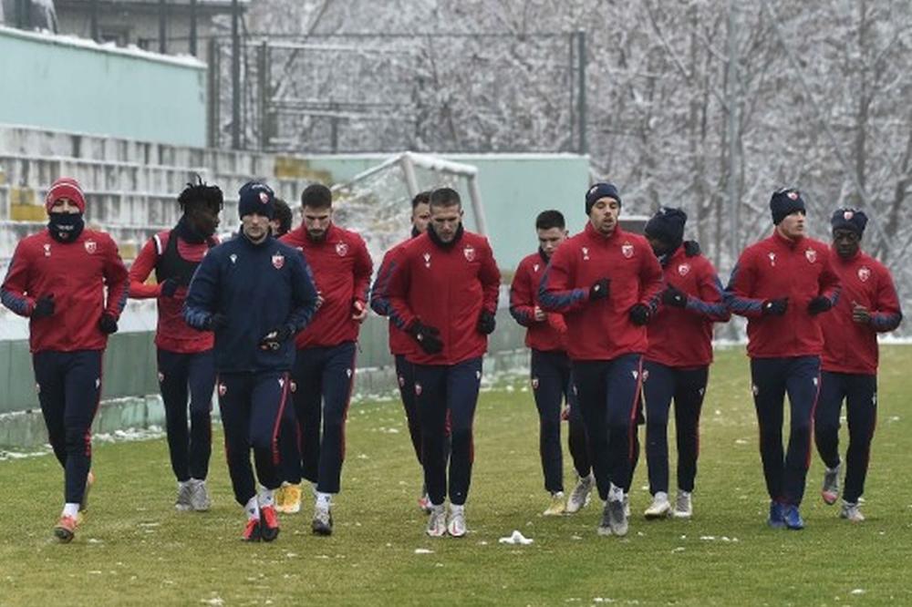 ZVEZDIN TIM SE OKUPIO NA SNEŽNOJ MARAKANI: Stanković obavio prozivku pred put na Kipar!