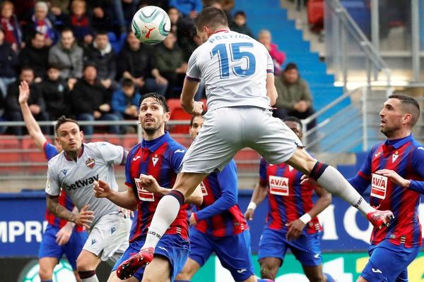 DMITROVIĆ IŠAO I PRED PROTIVNIČKI GOL, ALI RADOJA IPAK SLAVIO! Levante opet preokretom odbranio tvrđavu!