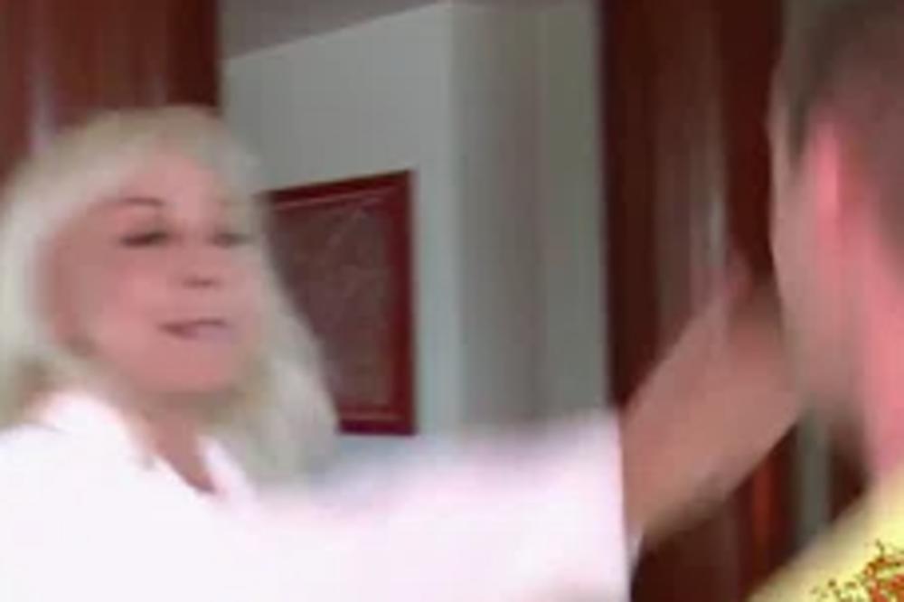 BRENA PREBILA VODITELJA! Opalila mu ŠAMARČINU u programu uživo, on PAO kao sveća!