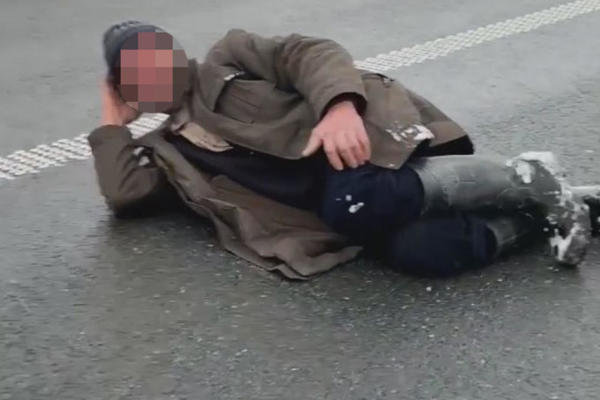 TRAGIČAN I TEŽAK ŽIVOT GA JE NATERAO DA LEGNE NASRED KOLOVOZA: Sad se zna šta se krije iza prizora na AUTO-PUTU!
