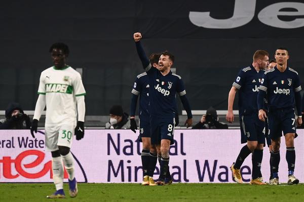 JUVENTUS S IGRAČEM VIŠE JEDVA PREŽIVEO FANTASTIČNI SASUOLO: Poznate ličnosti, pazite se! Spasilac Remzi do gol!