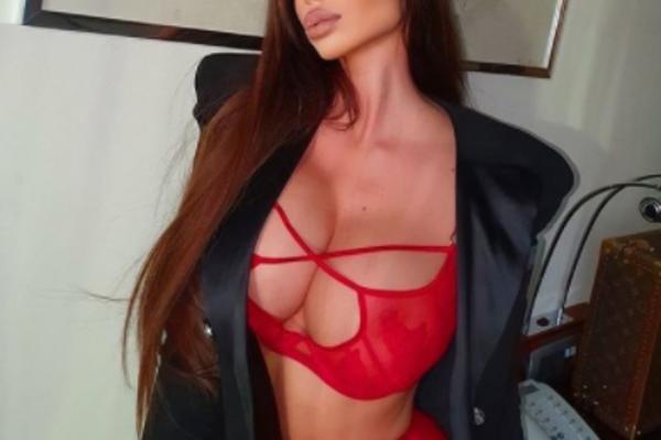 SORAJA SVEŽE OKUPANA IZBACILA FOTKU! Sevnule VANSERIJSKE GRUDI, MEĐUNOŽJE U FOKUSU: Muškarci poludeli od GOLOTINJE!