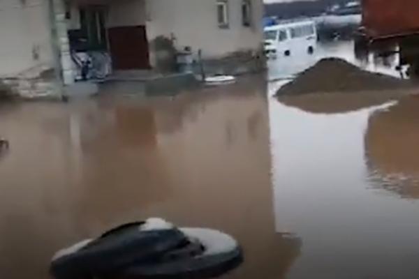 POTOP U HRVATSKOJ: Svi vatrogasci na terenu, dve osobe ZAROBLJENJE!