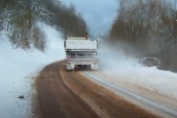 HAOS U NEMAČKOJ I HOLANDIJI: Sneg poremetio saobraćaj, LEDENO U CENTRALNOJ I SEVERNOJ EVROPI!