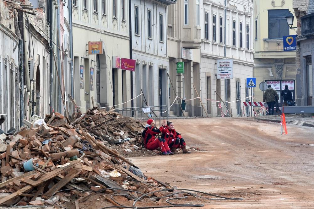 ZAGREB: Počelo rušenje prvih kuća stradalih u zemljotresu pre 15 meseci!