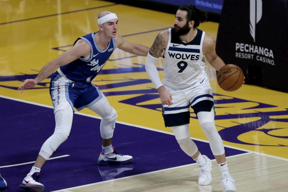 TRENERU, PUSTI MENE! ZNAM JA KAKO ĆEMO DA POBEDIMO! Riki Rubio uzeo tablu i nacrtao napad za pobedu! (VIDEO)