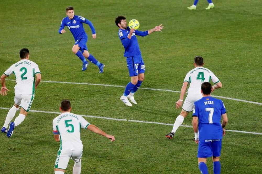 HETAFE KAZNIO IGRAČA MANJE ELČEA, Maksimović na terenu 65 minuta! BETIS DOBIO FENJERAŠA! (VIDEO)