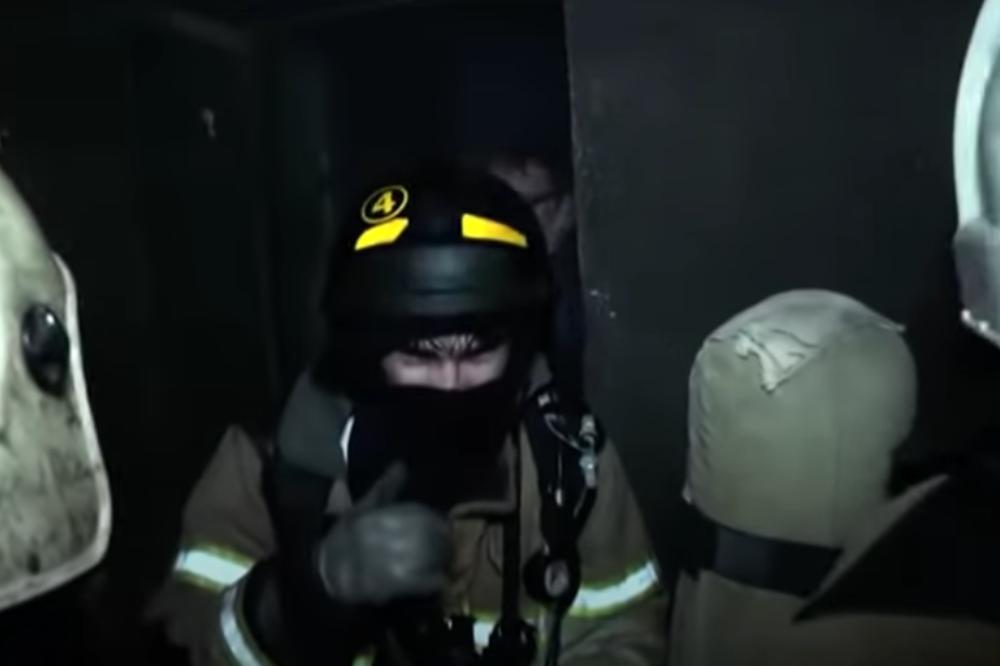 IZGORELE MAJKA I ĆERKA (7): Požar progutao zgradu, žena tražila pomoć NA TVITERU (UZNEMIRUJUĆI VIDEO)