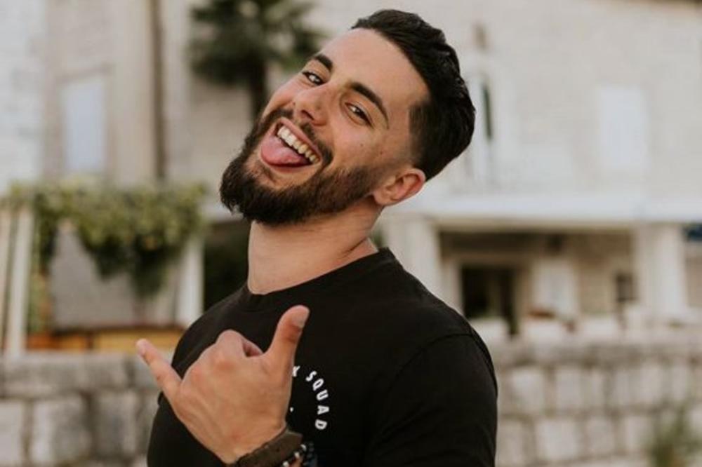 SMEH DO SUZA! Pogledajte kako je bez brade i brkova Kendi izgledao! (FOTO)